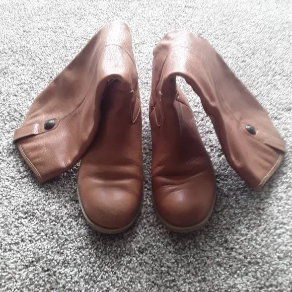 Women's Boots - Size 8 - Picture 5 of 6